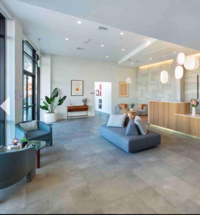 Appartamento Relax On Wilshire With A View Los Angeles Esterno foto