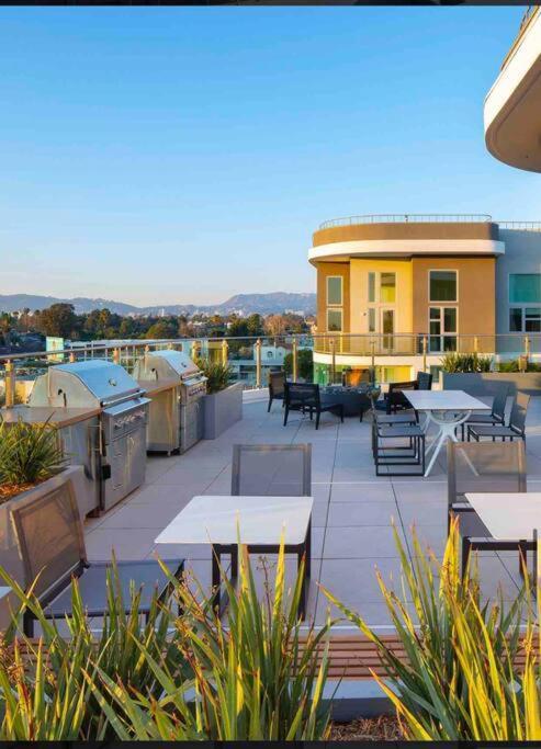 Appartamento Relax On Wilshire With A View Los Angeles Esterno foto